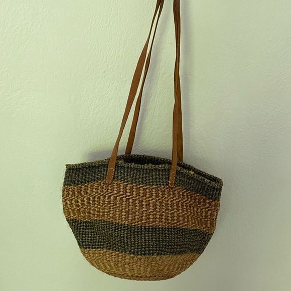 Handbags - Vintage basket purse leather boho